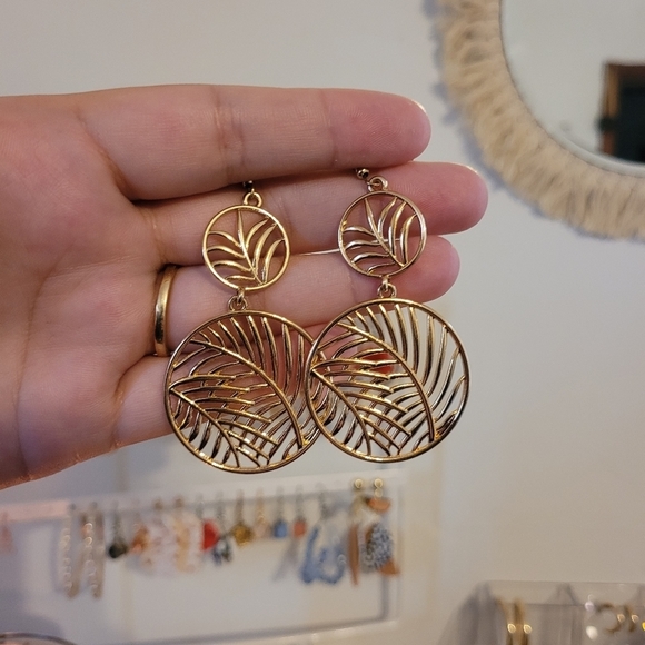 Gold Earrings - Picture 1 of 4